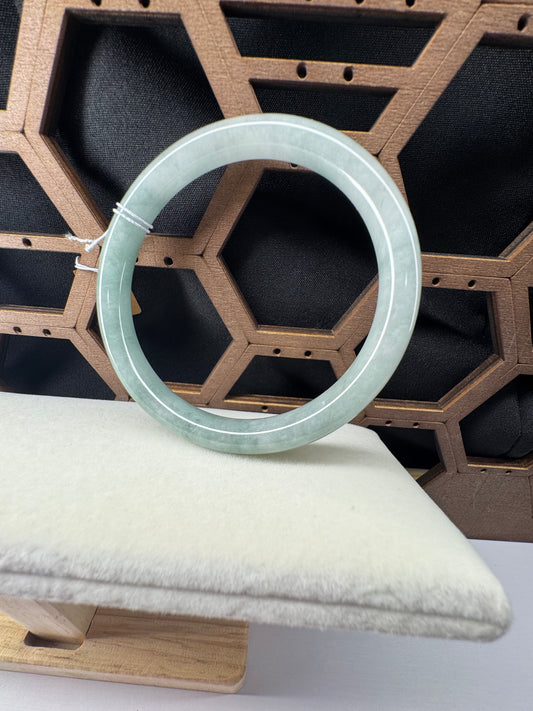 Classic round shape jade bangle, 58mm