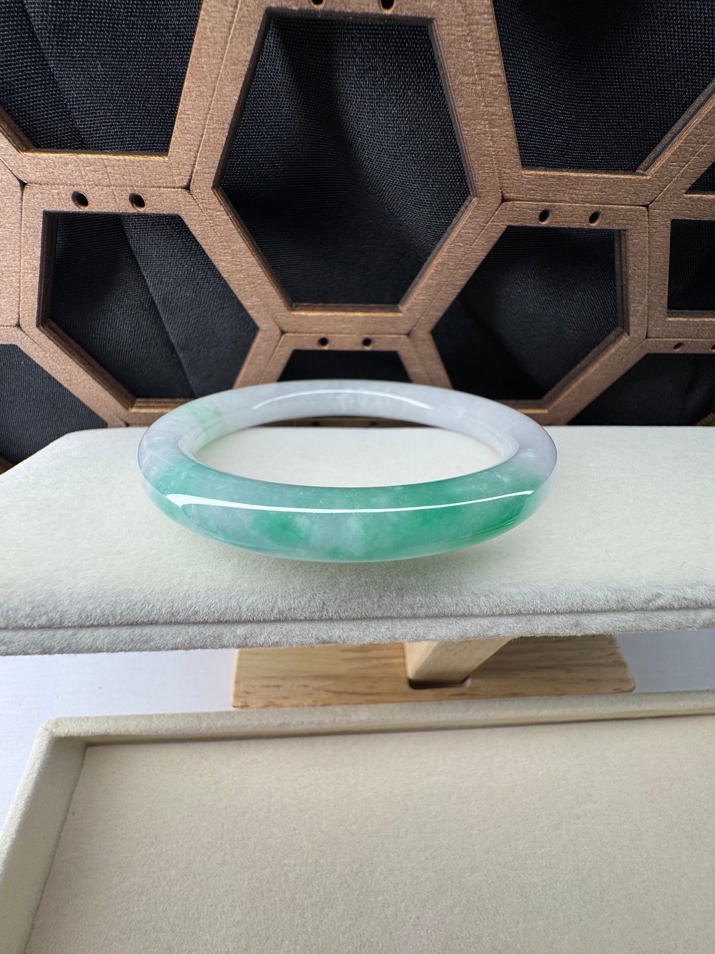 Vintage round jade bangle bracelet, 54mn