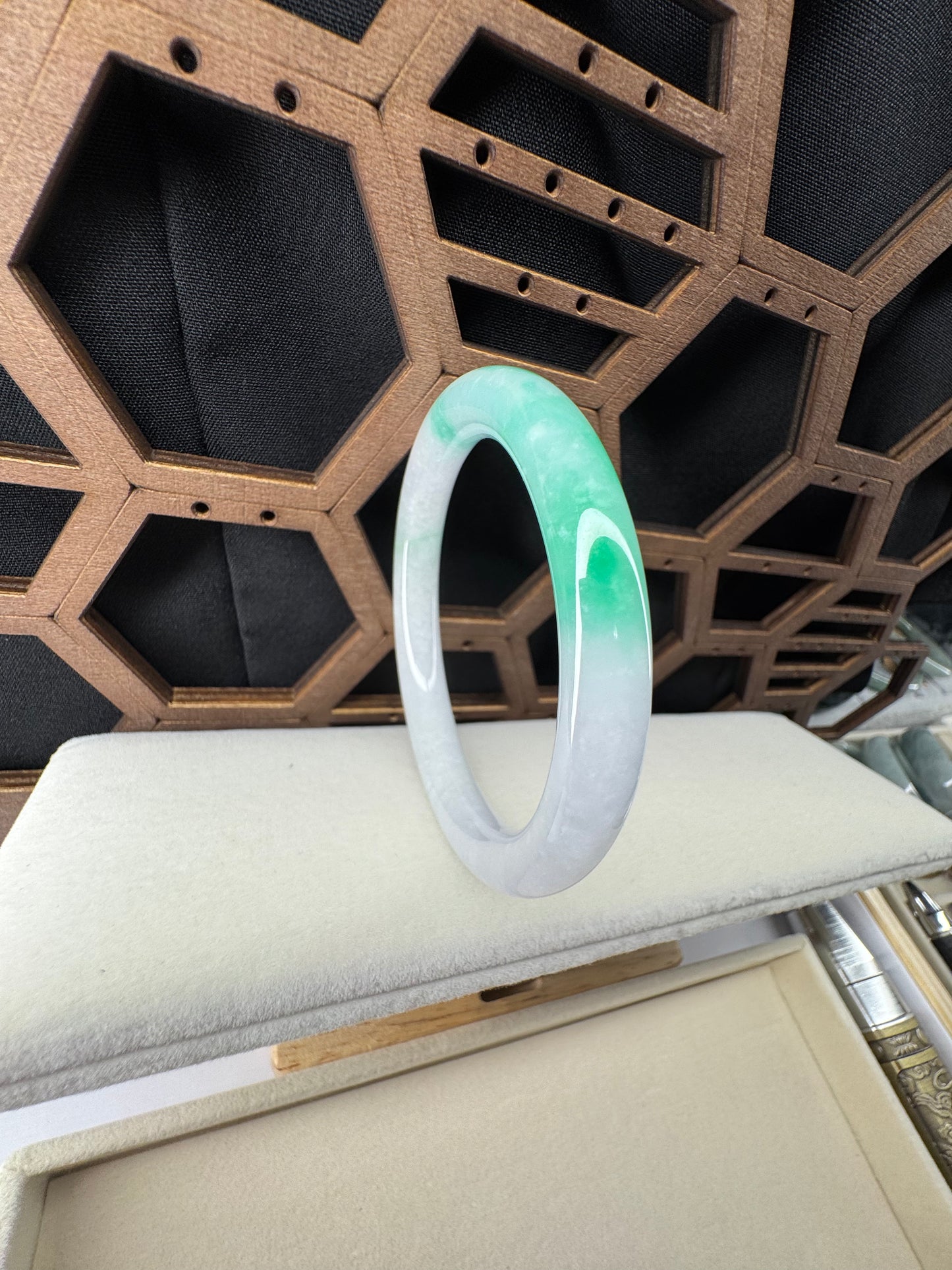Vintage round jade bangle bracelet, 54mn