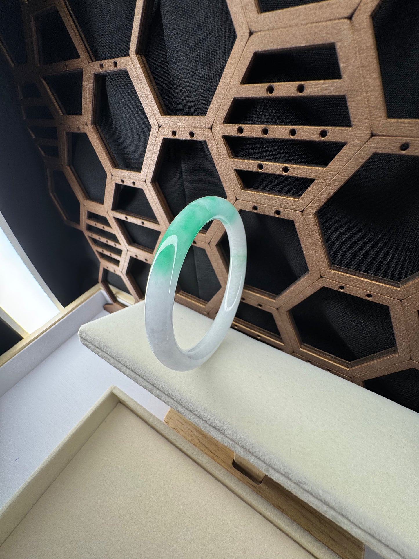 Vintage round jade bangle bracelet, 54mn