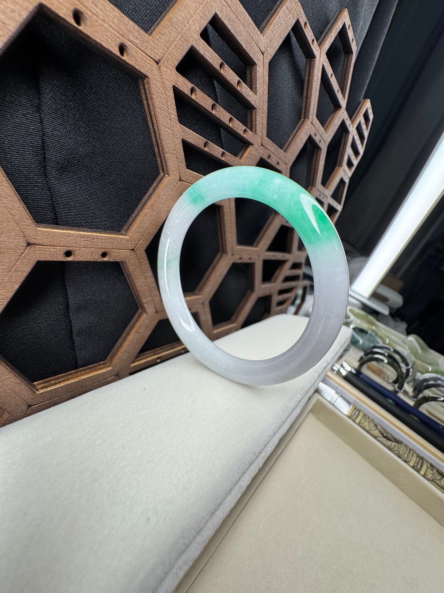 Vintage round jade bangle bracelet, 54mn