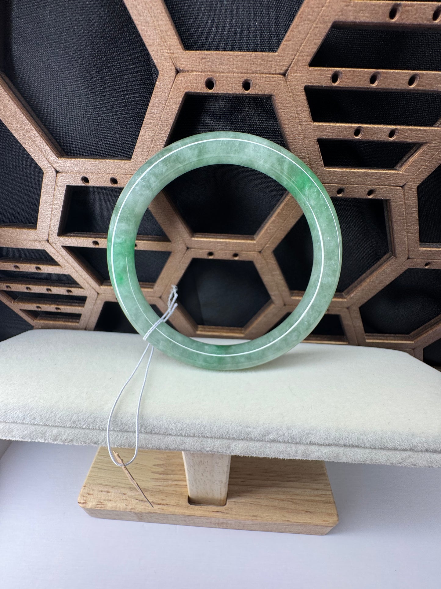 Vintage Round Shape Jadeite Jade Bangle. 59mm